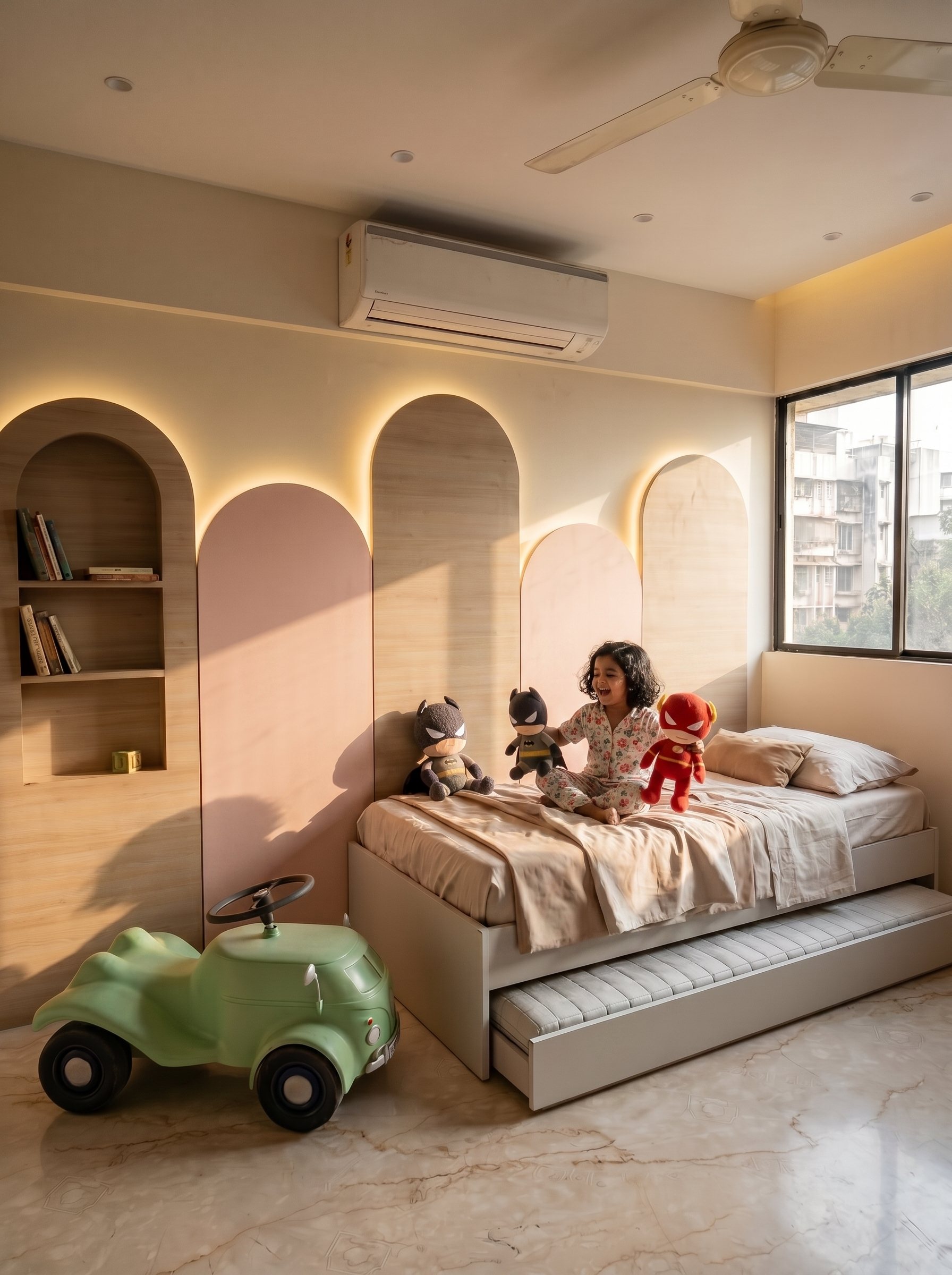 Children's bedroom by Ranzospace Mumbai with arched shelves