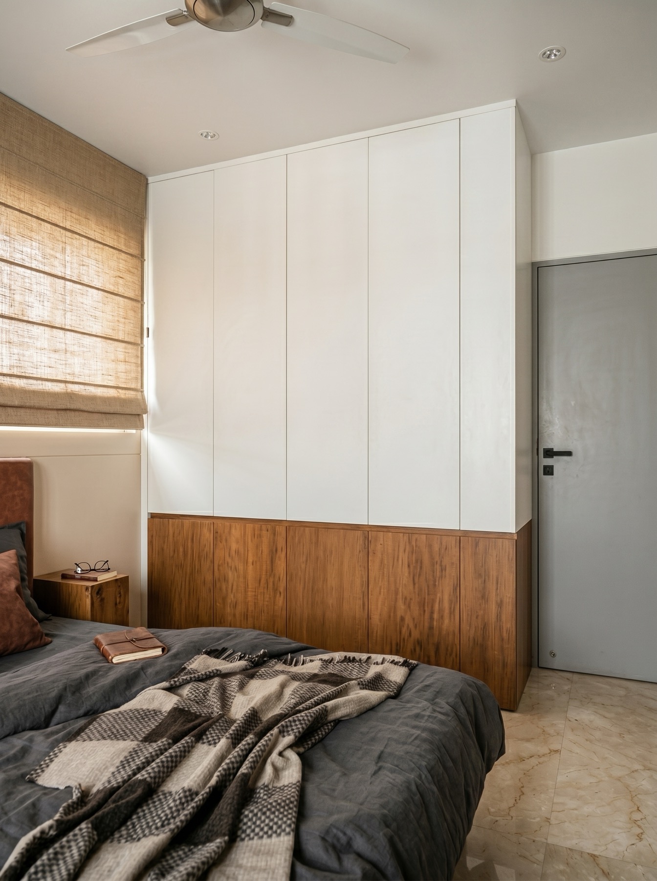 Custom wardrobe design Mumbai - two-tone built-in joinery by Ranzospace