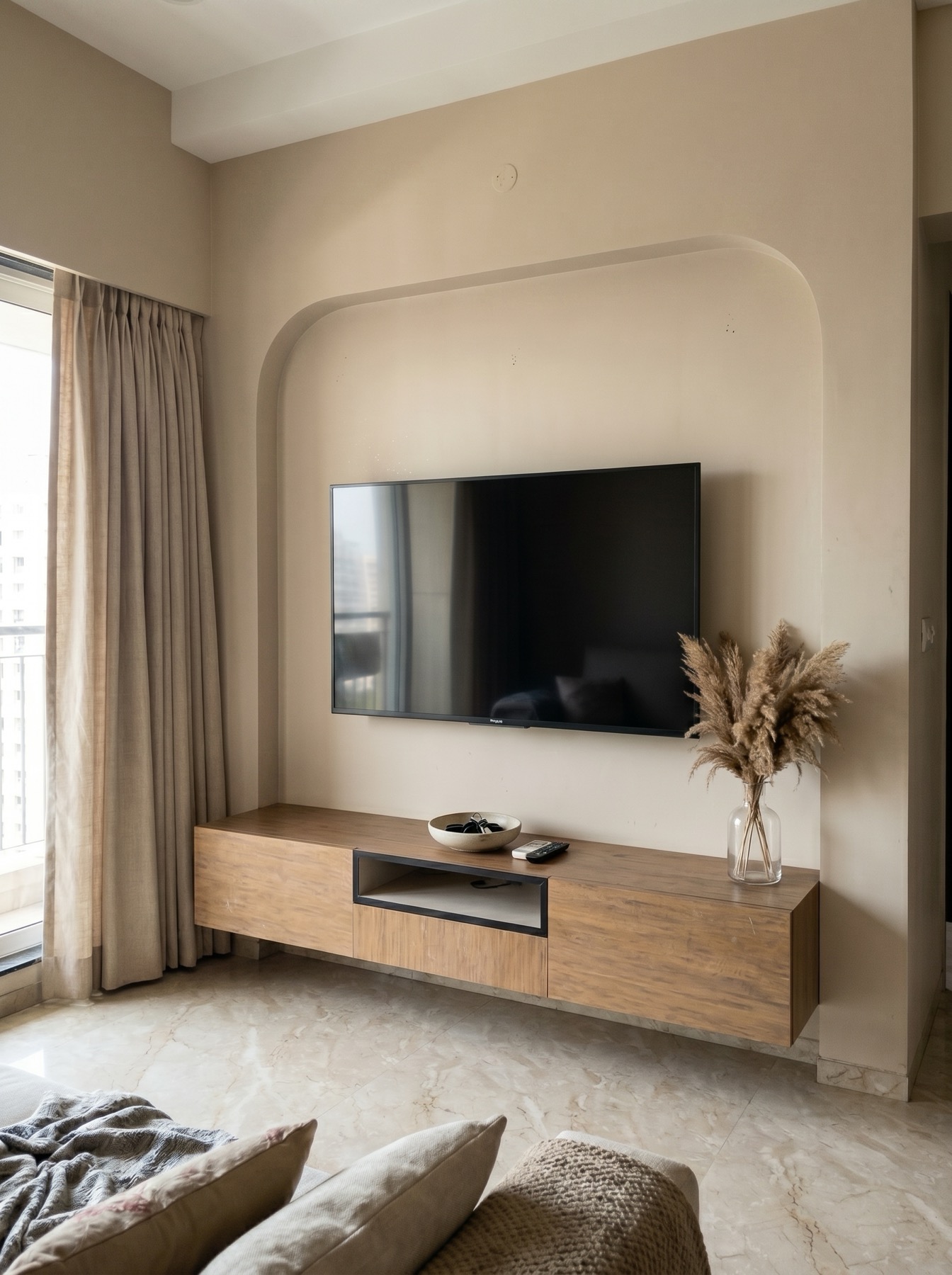 Warm luxury living room interior design Mumbai by Ranzospace