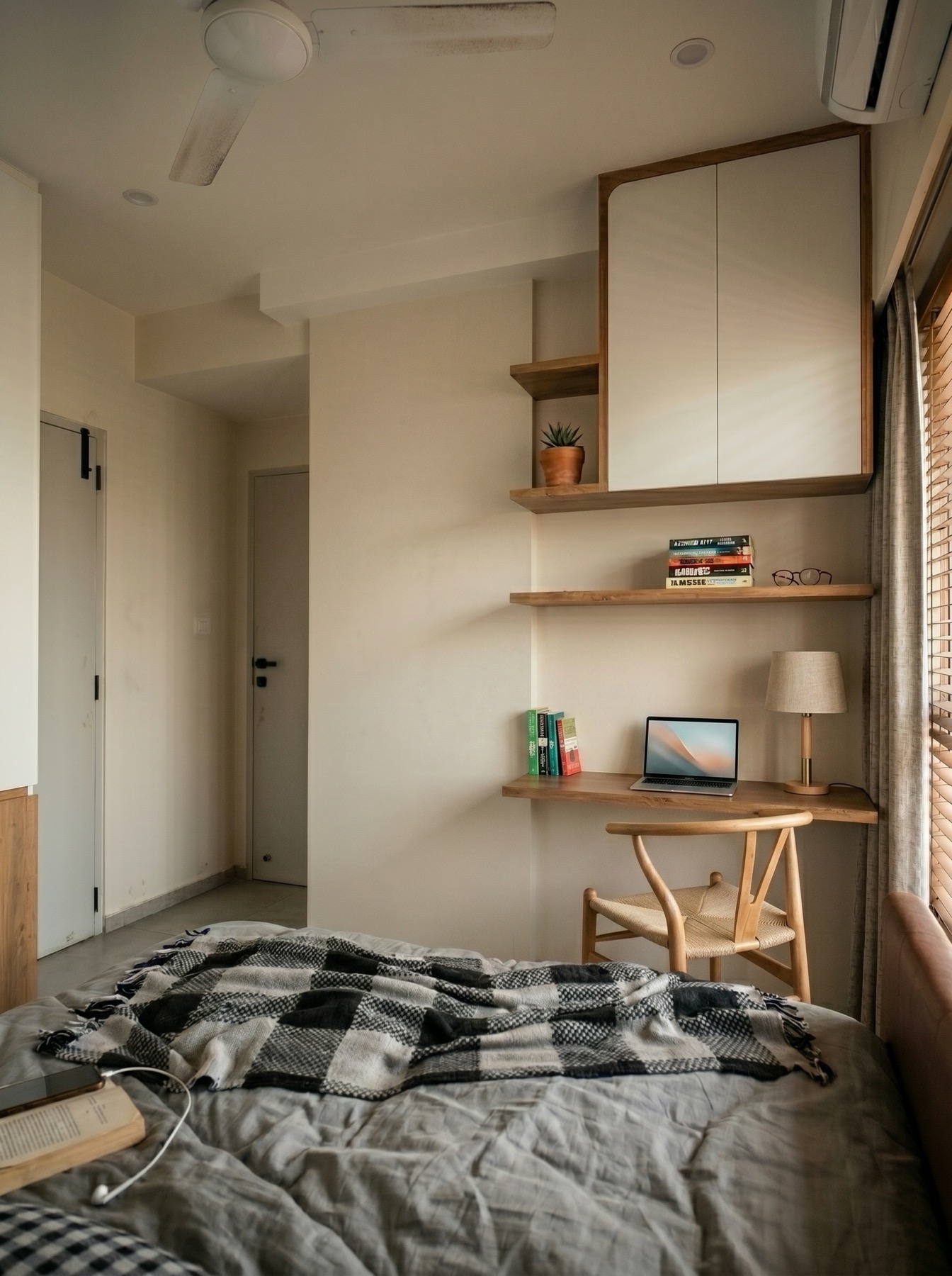 Built-in study desk and shelving Mumbai by Ranzospace